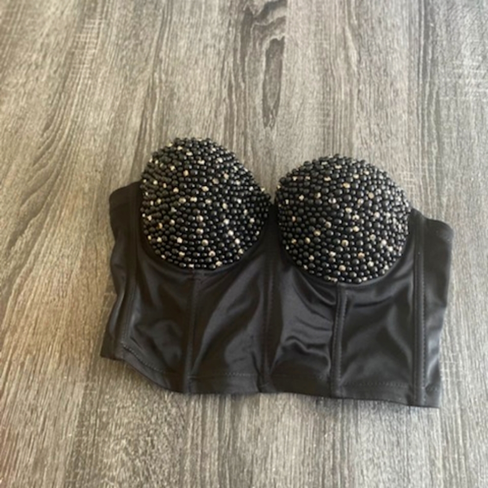 Women sexy black beaded crop top